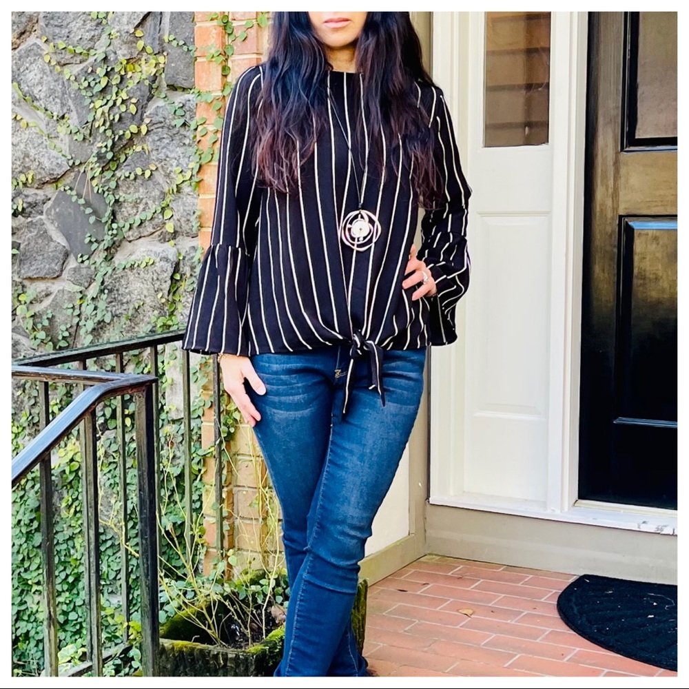 ✨LAST ONE✨Chic bell sleeves black stripes top - Picture 4 of 9